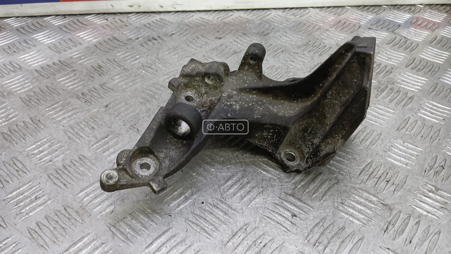 Кронштейн двигателя дизельный