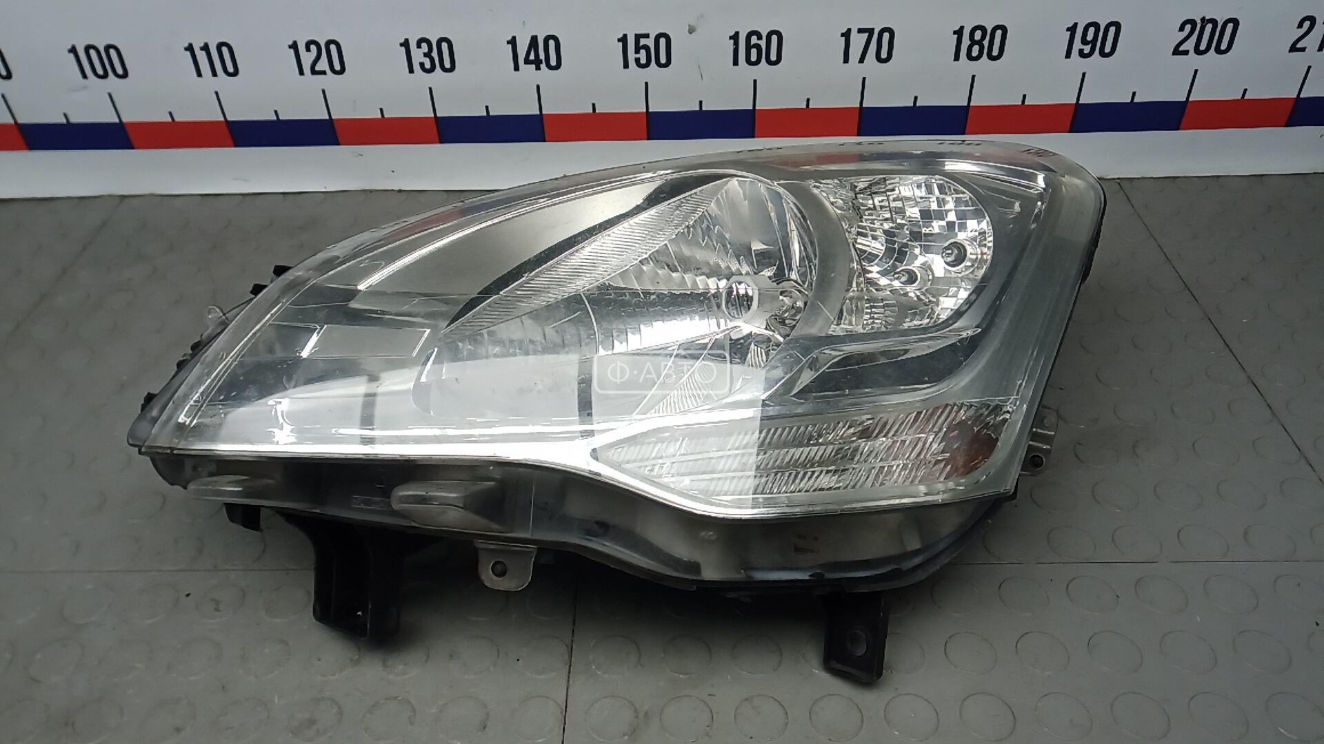 Фара левая