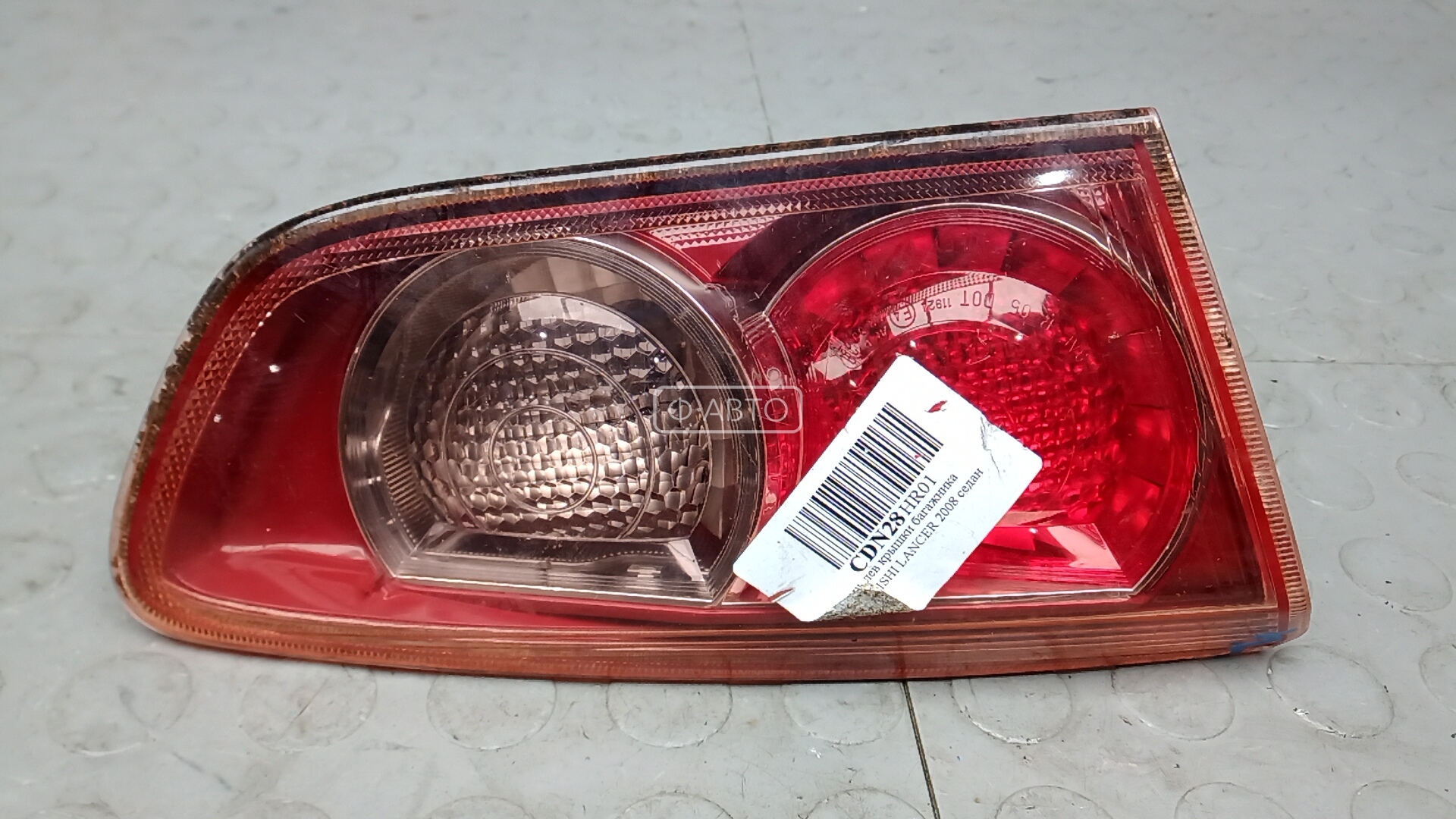 Фонарь левый крышки багажника