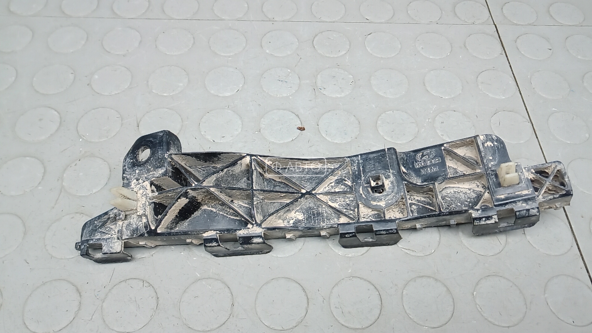 Крепление бампера переднее