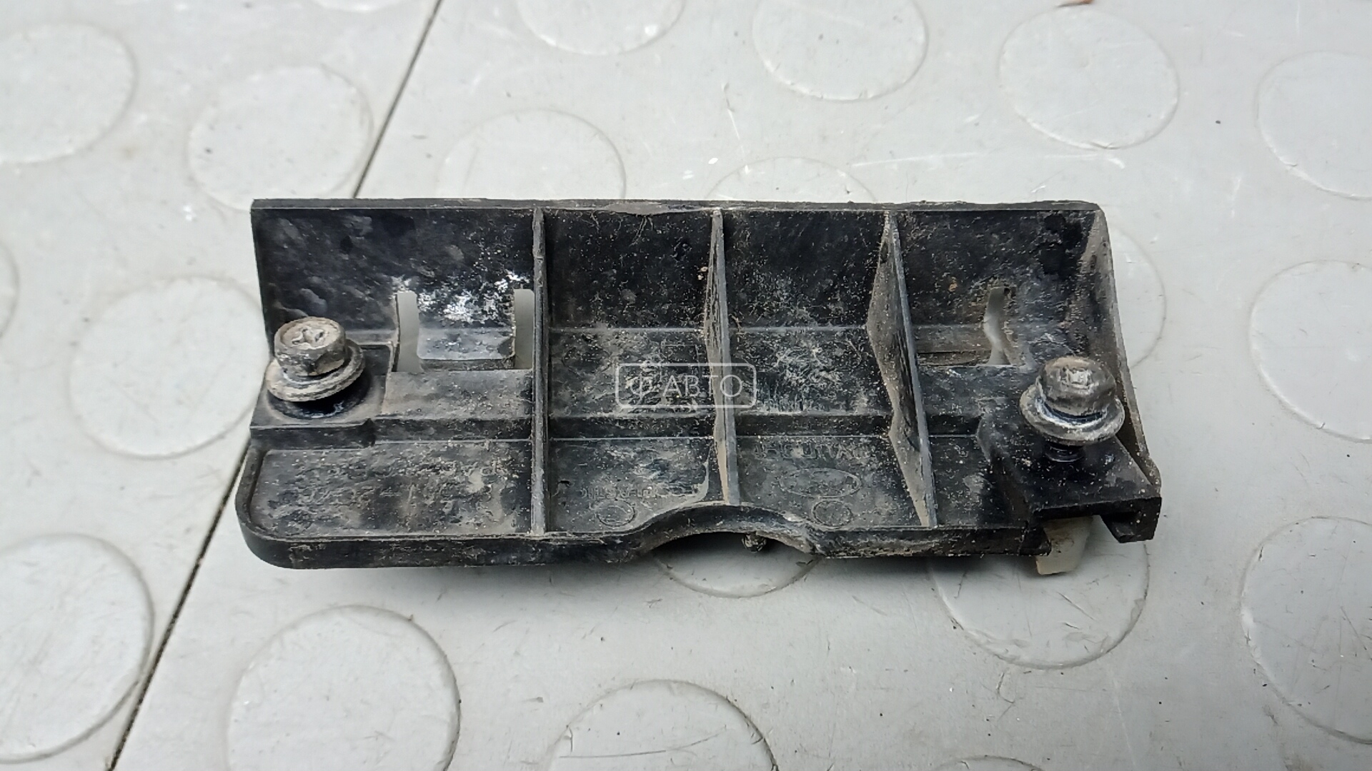 Крепление бампера переднее