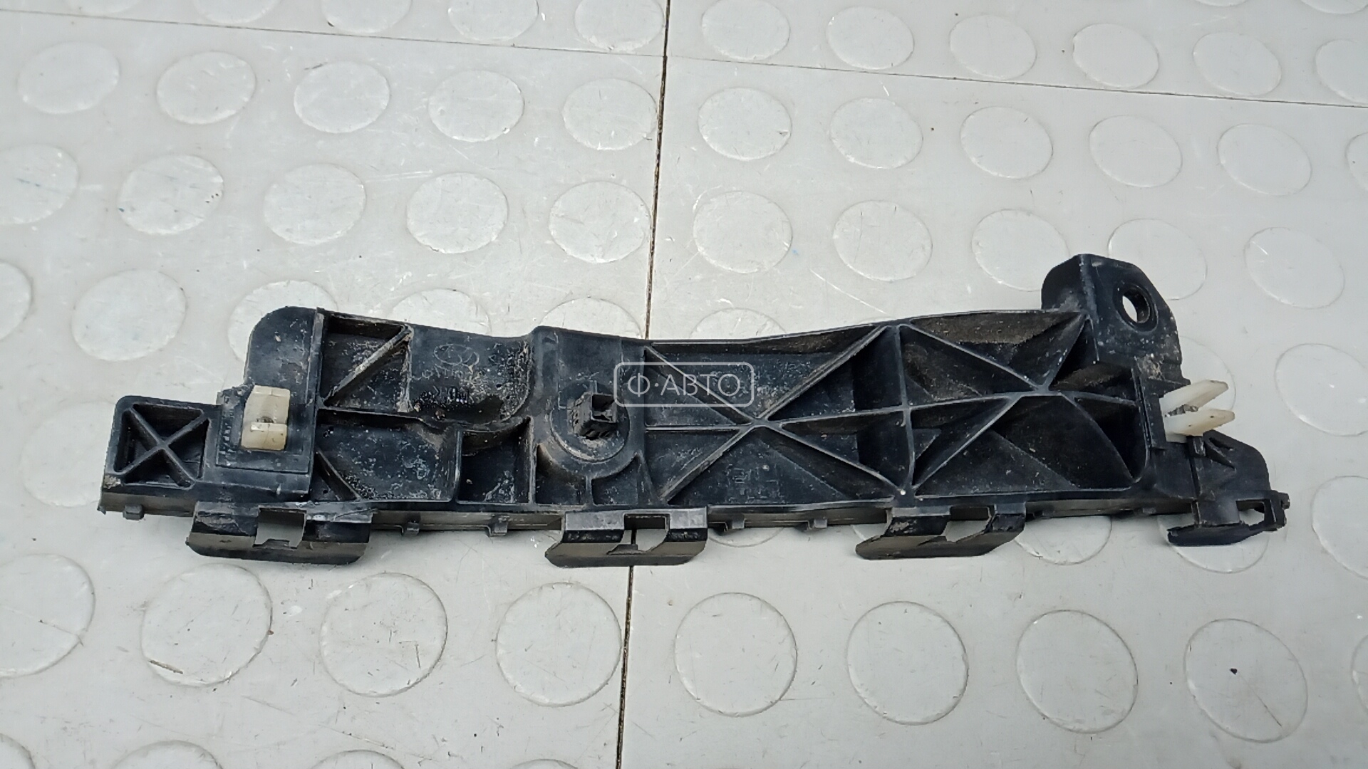 Крепление бампера переднее