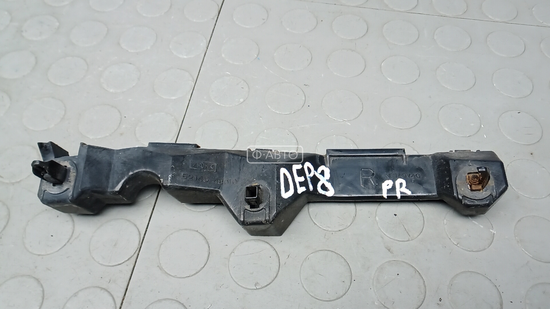 Крепление бампера переднее