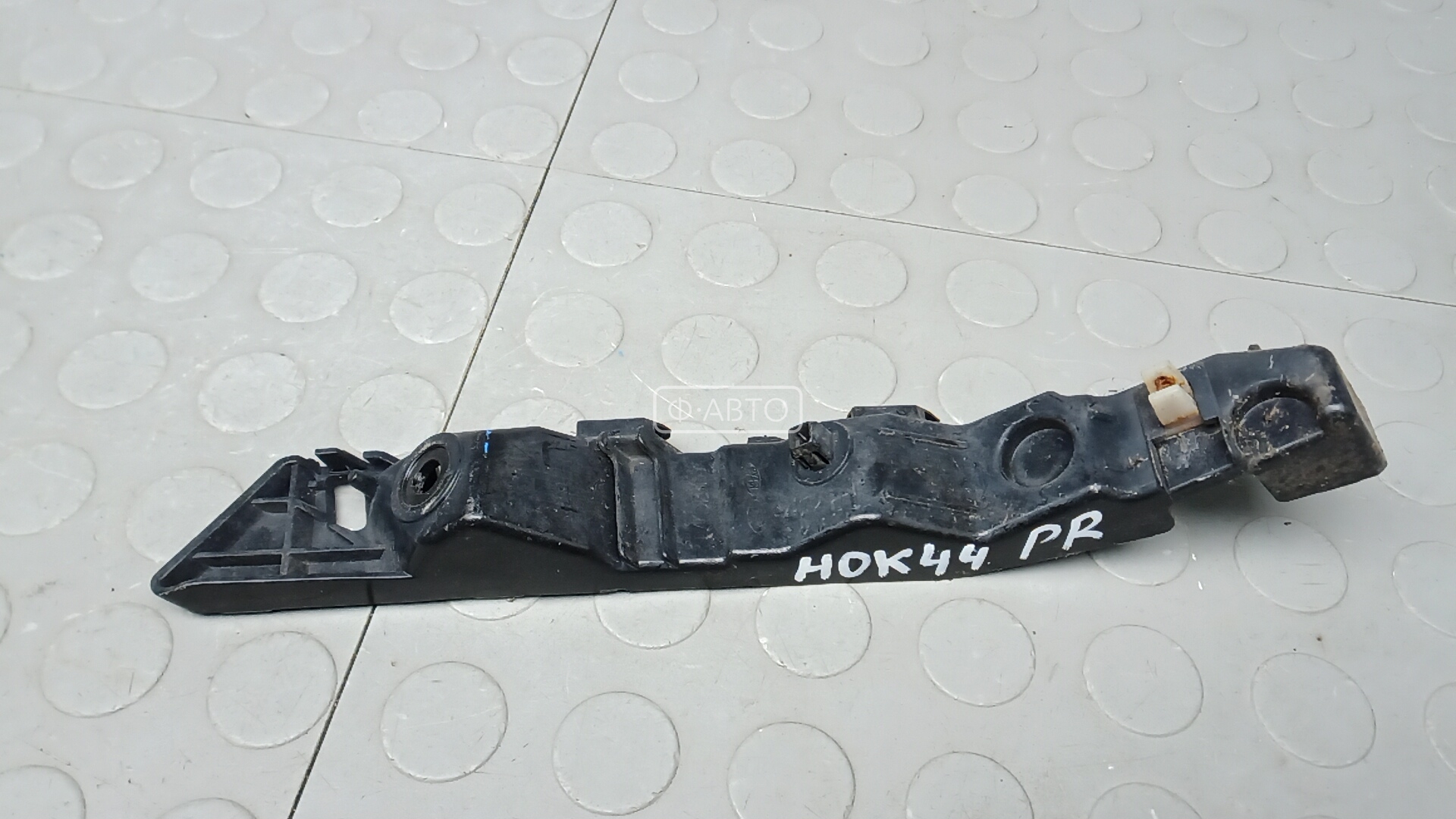 Крепление бампера переднее