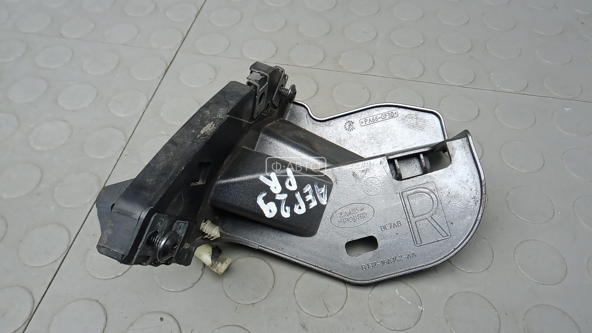 Крепление бампера переднее