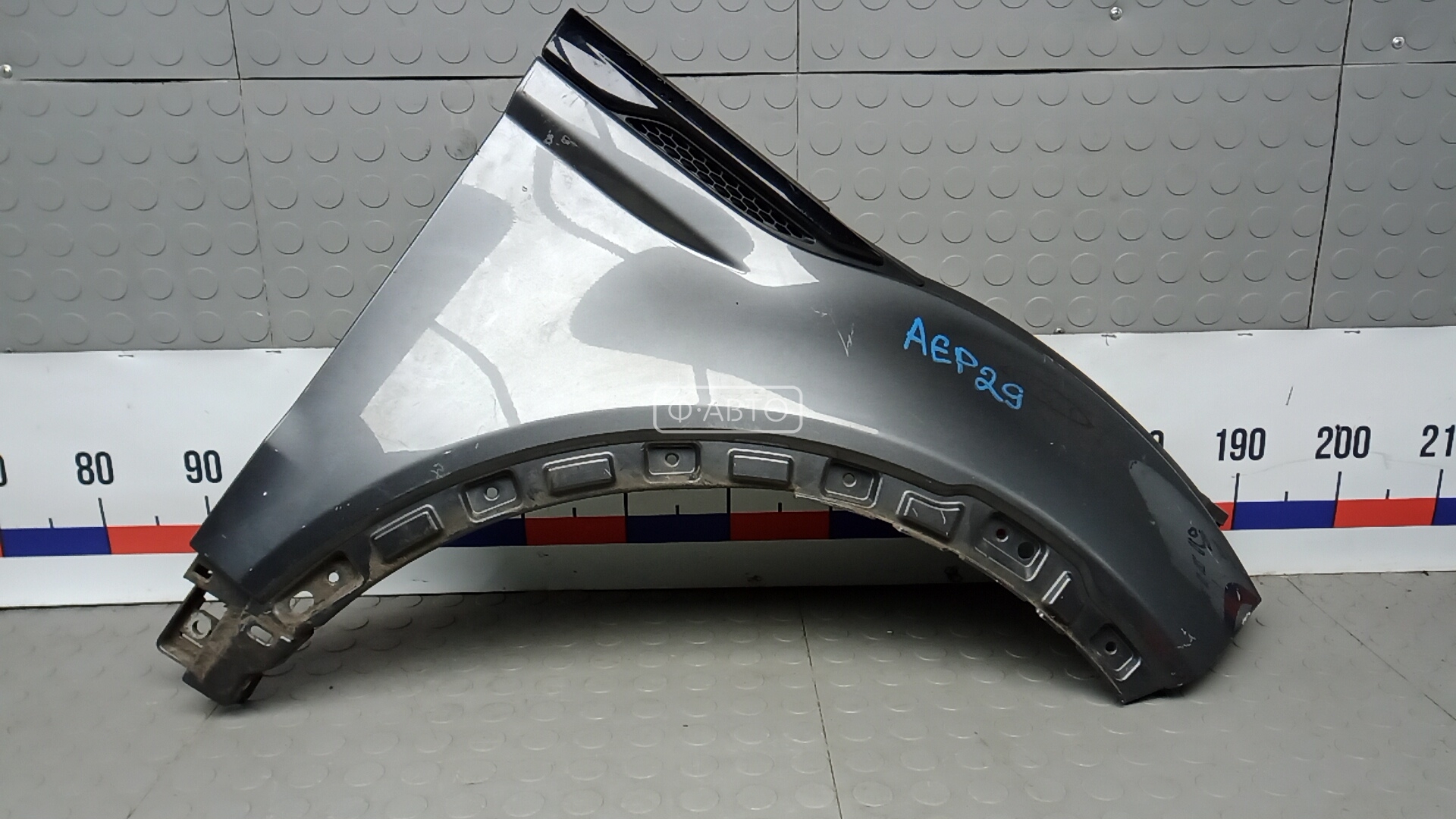 Крыло переднее правое