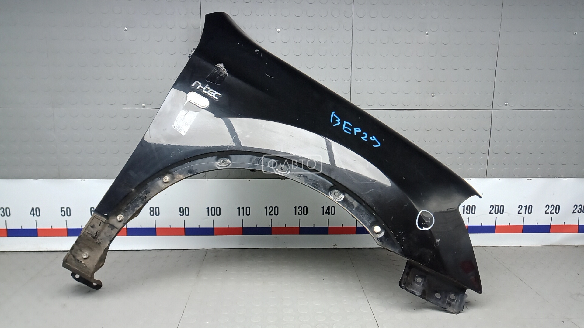 Крыло переднее правое