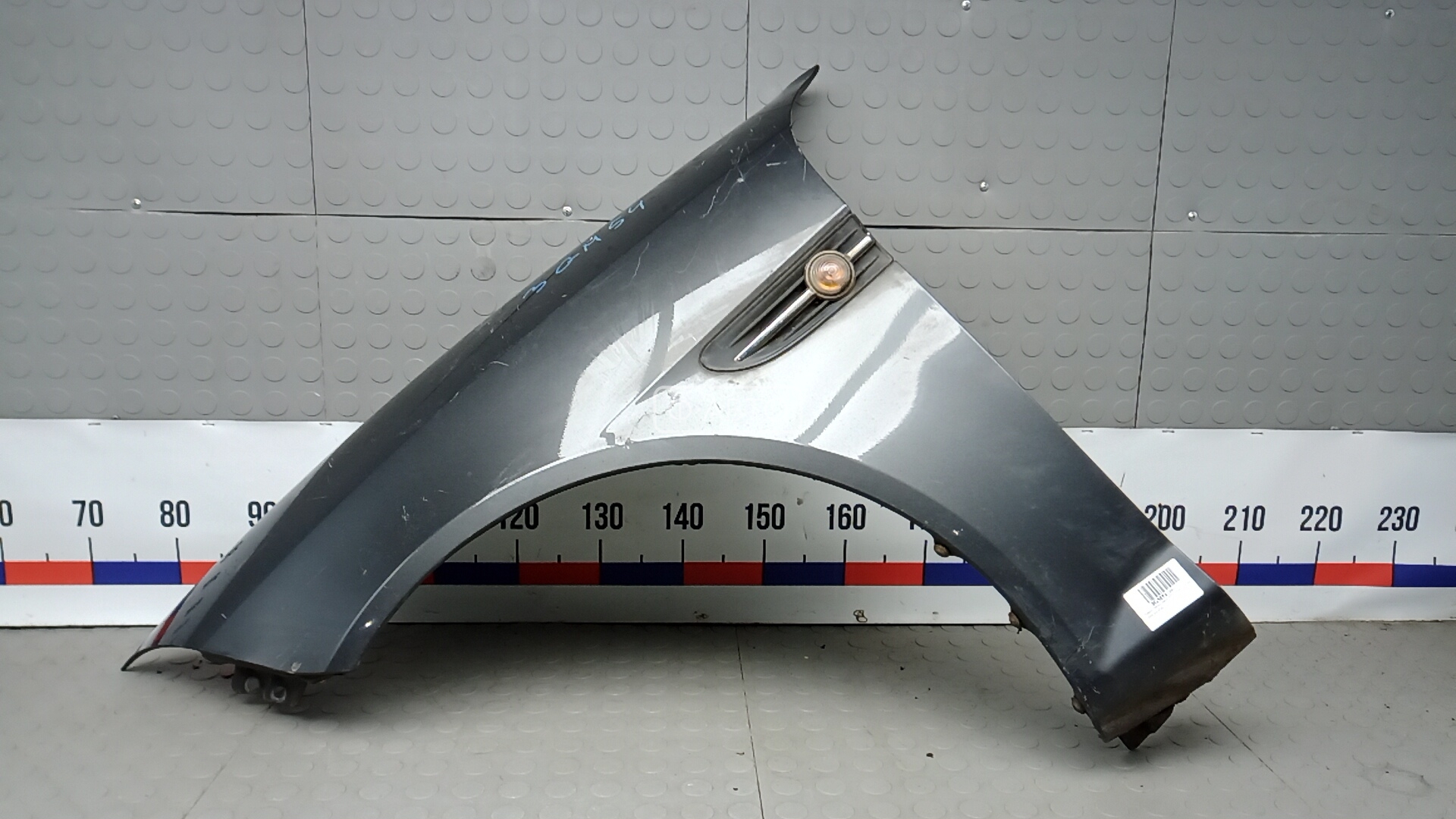 Крыло переднее левое