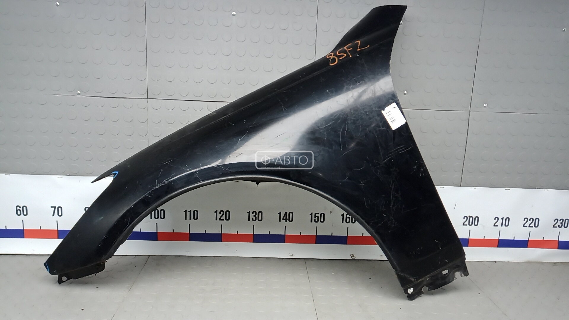 Крыло переднее левое