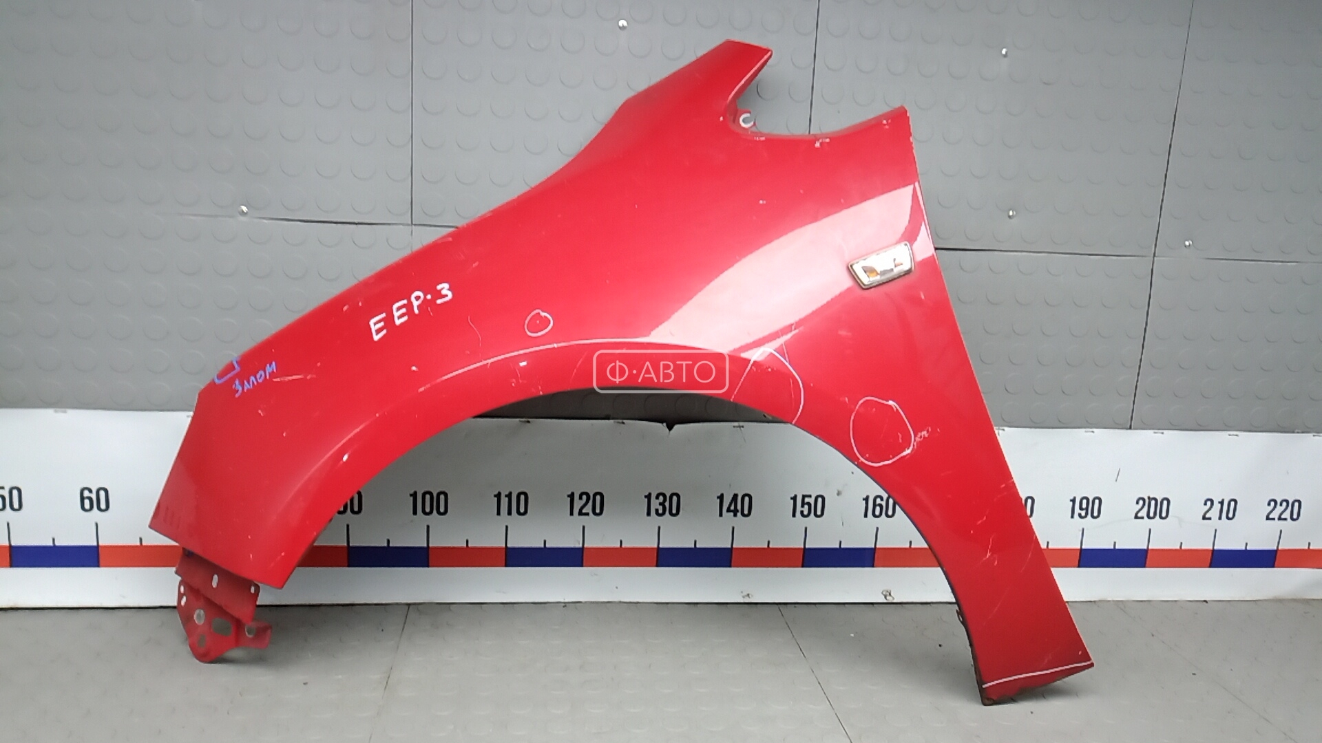 Крыло переднее левое