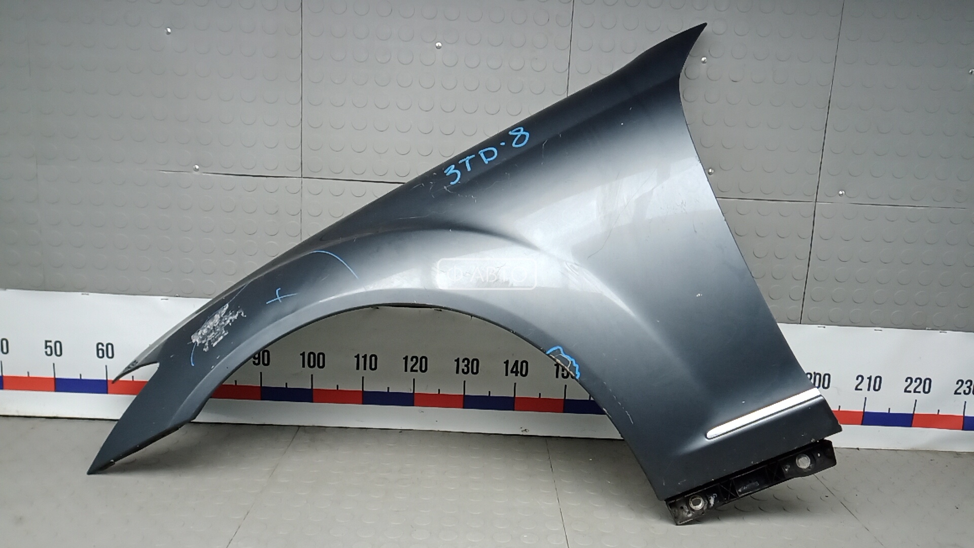 Крыло переднее левое