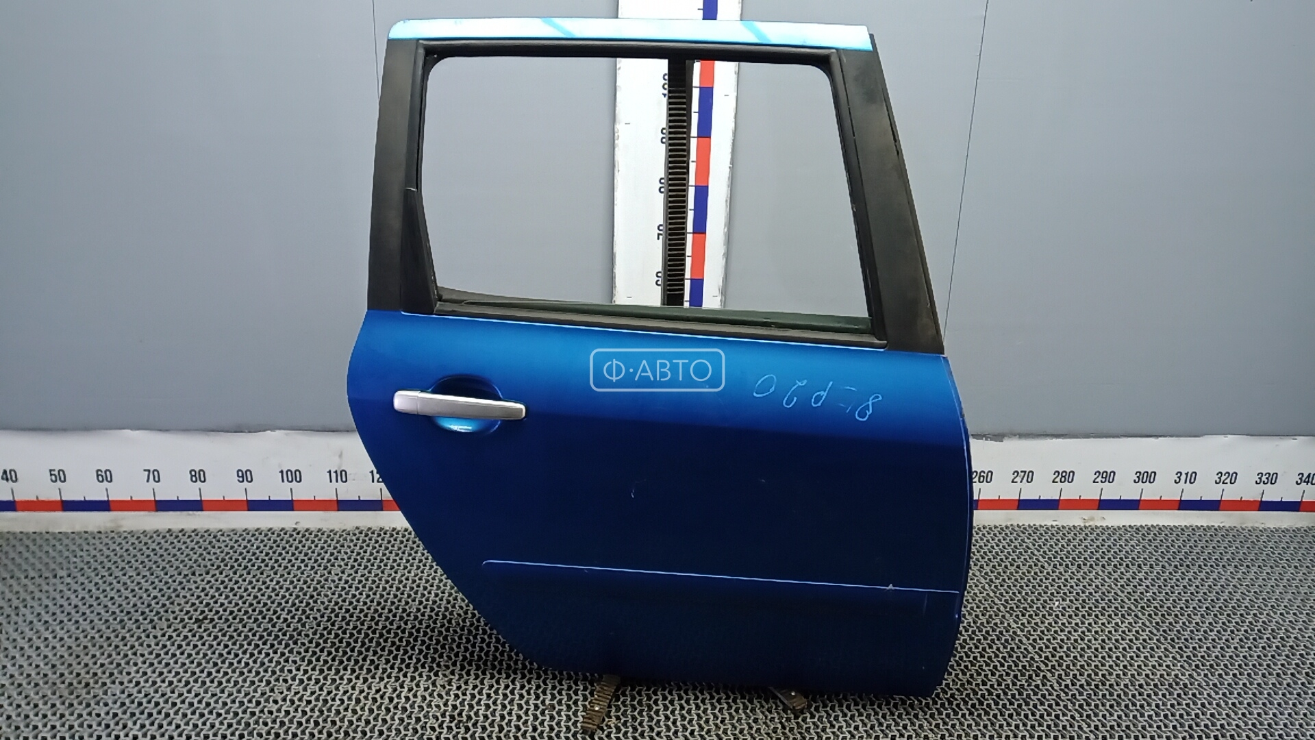 Дверь задняя правая