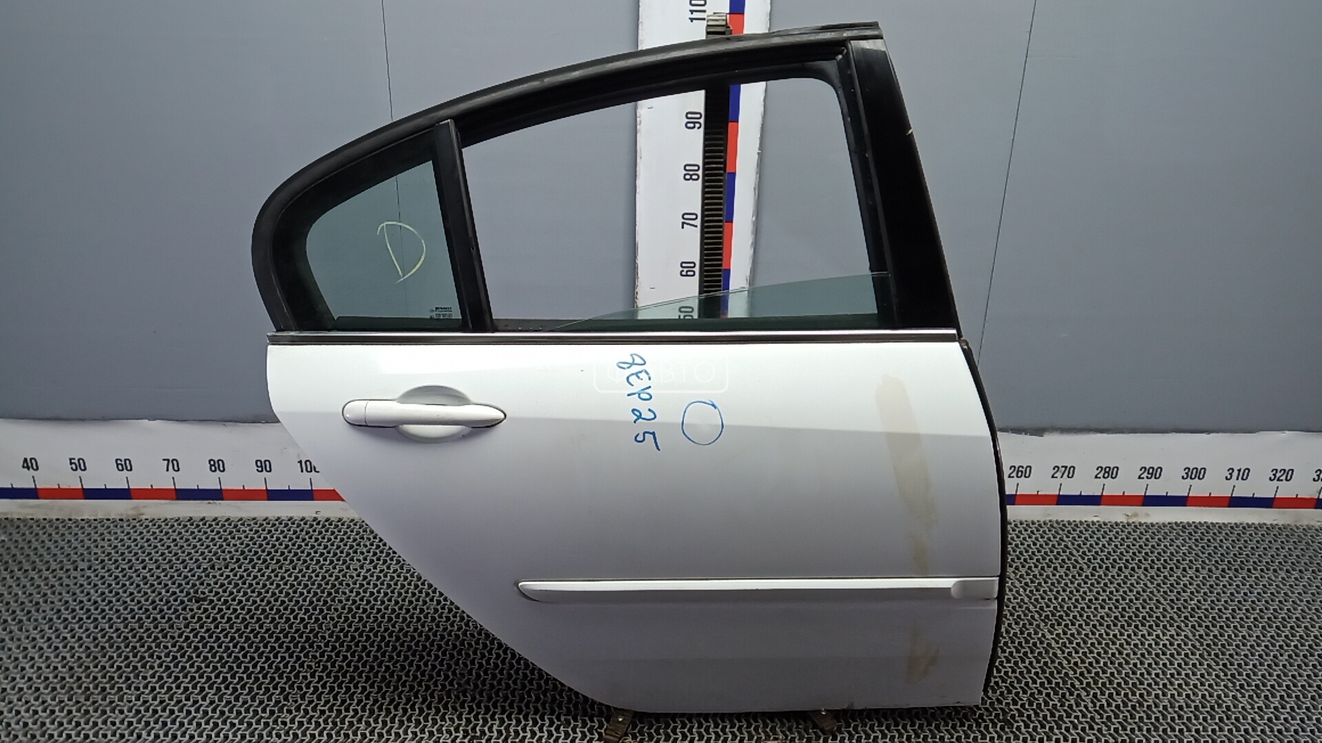 Дверь задняя правая