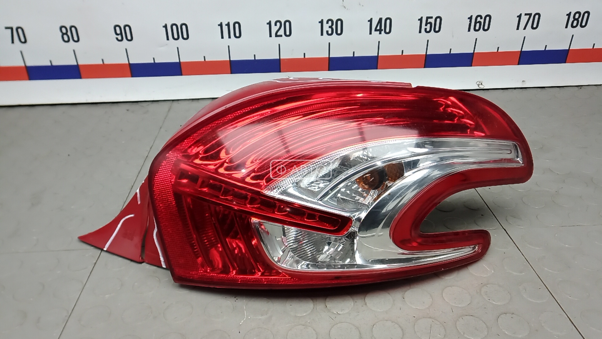 Фонарь задний правый