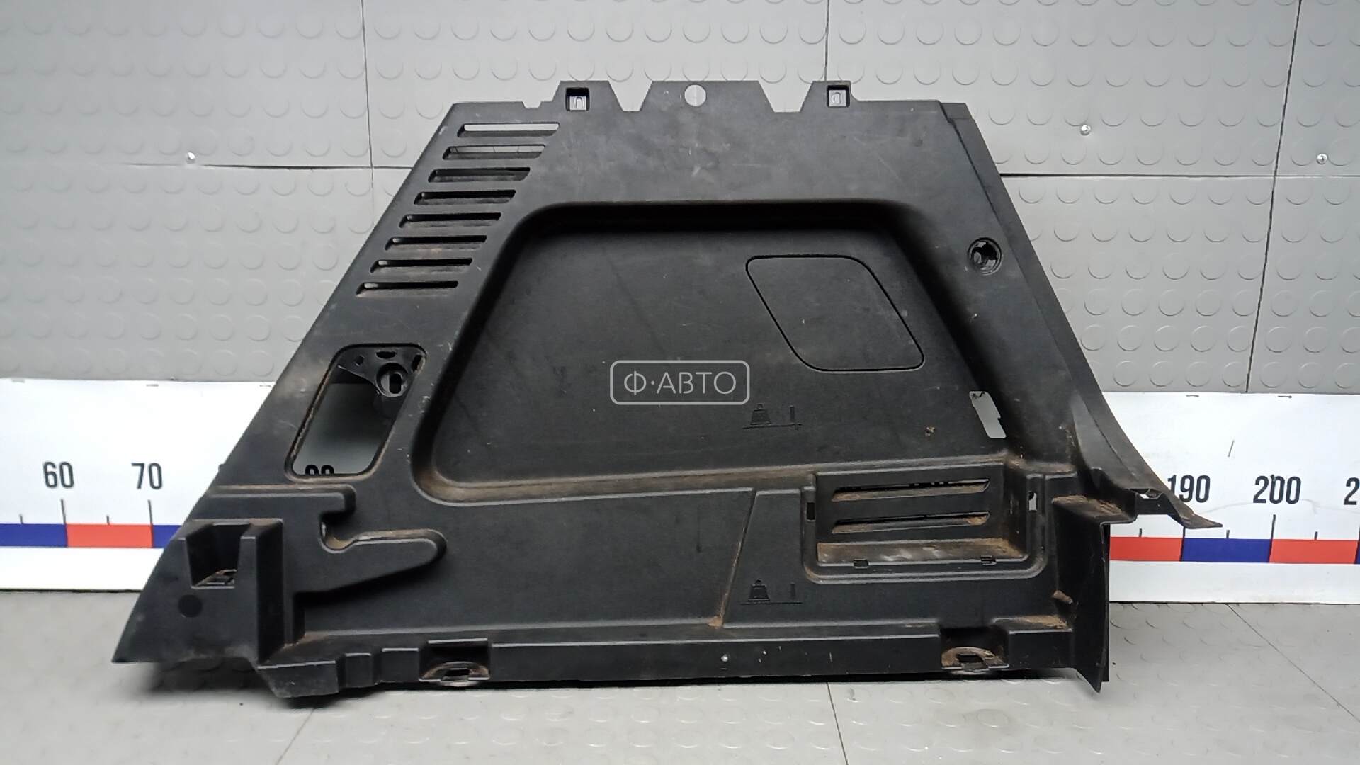 Обшивка багажника боковая