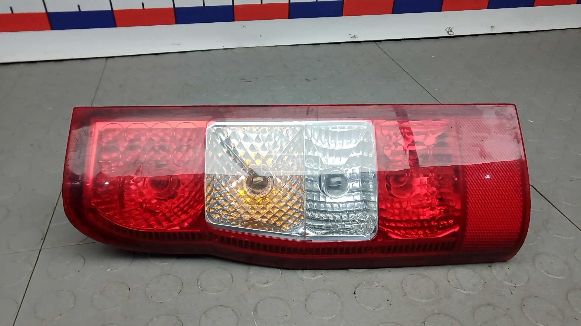 Фонарь задний левый