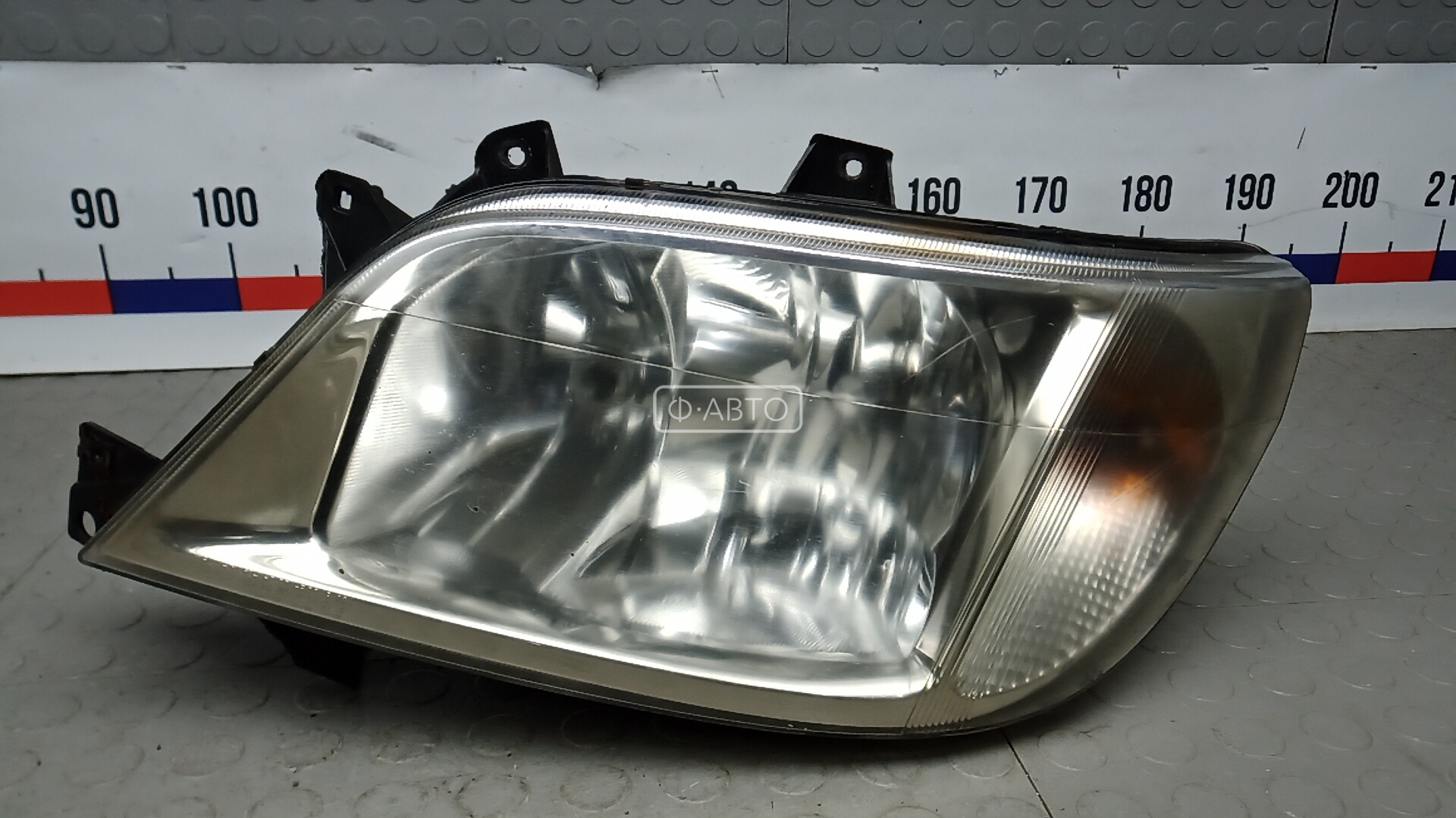 Фара левая