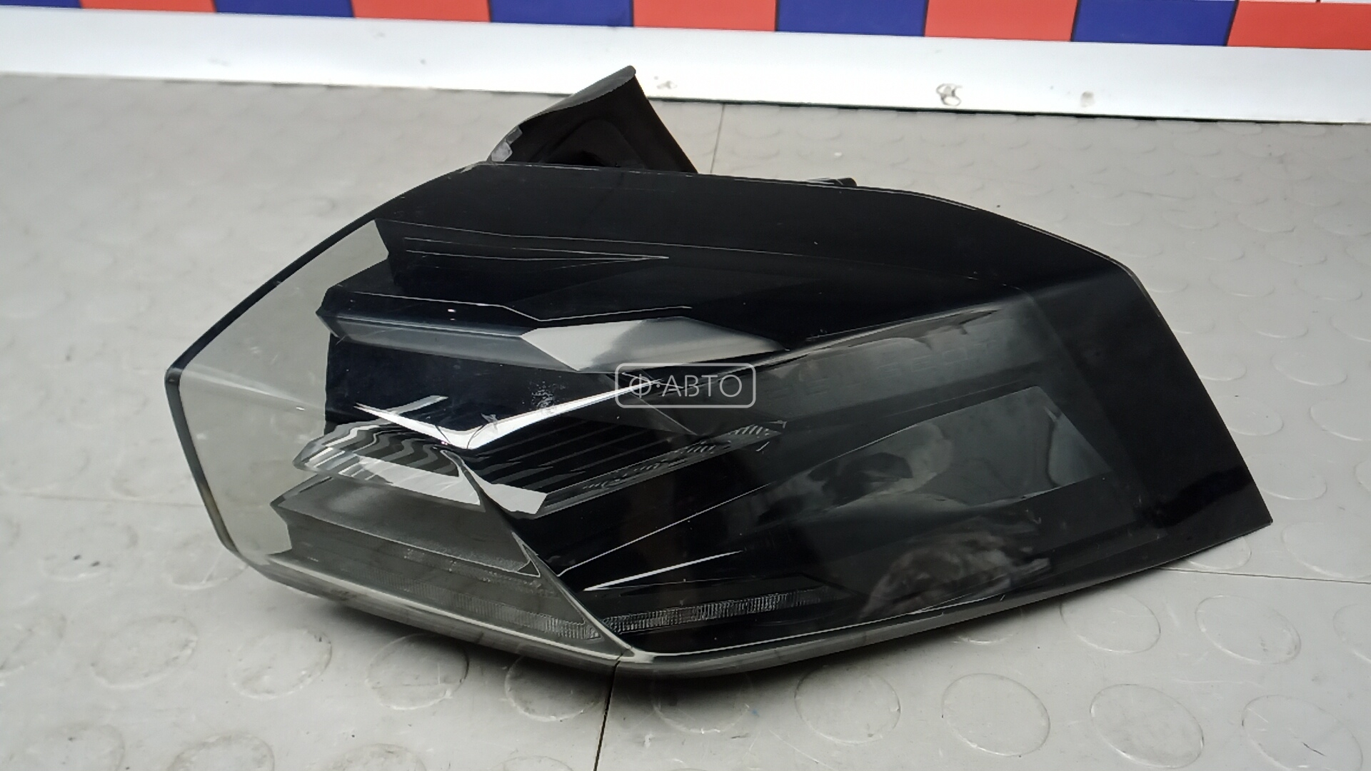 Фонарь задний правый