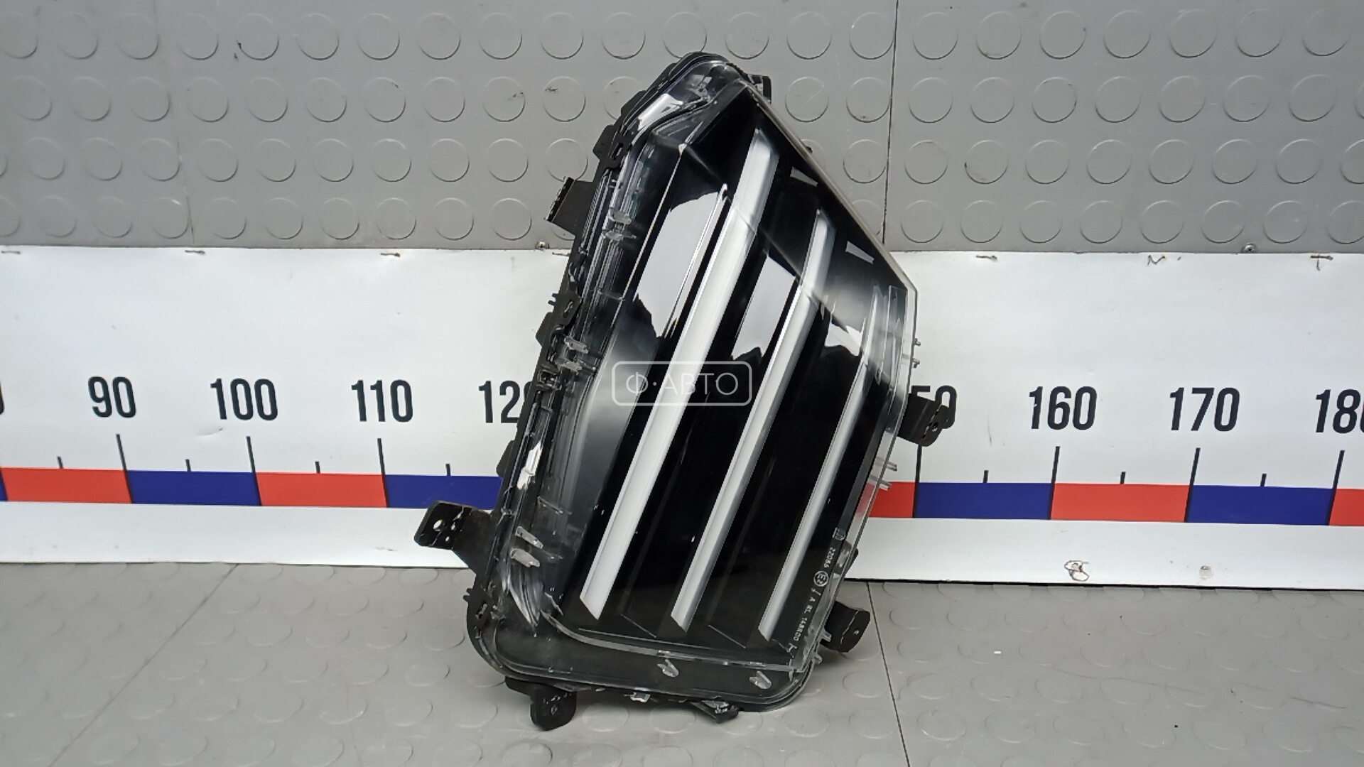 Фара галогенная правая передняя