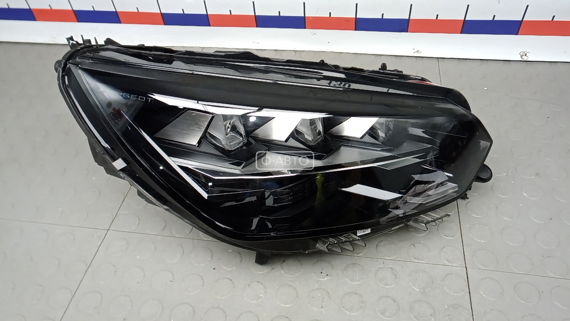 Фара правая