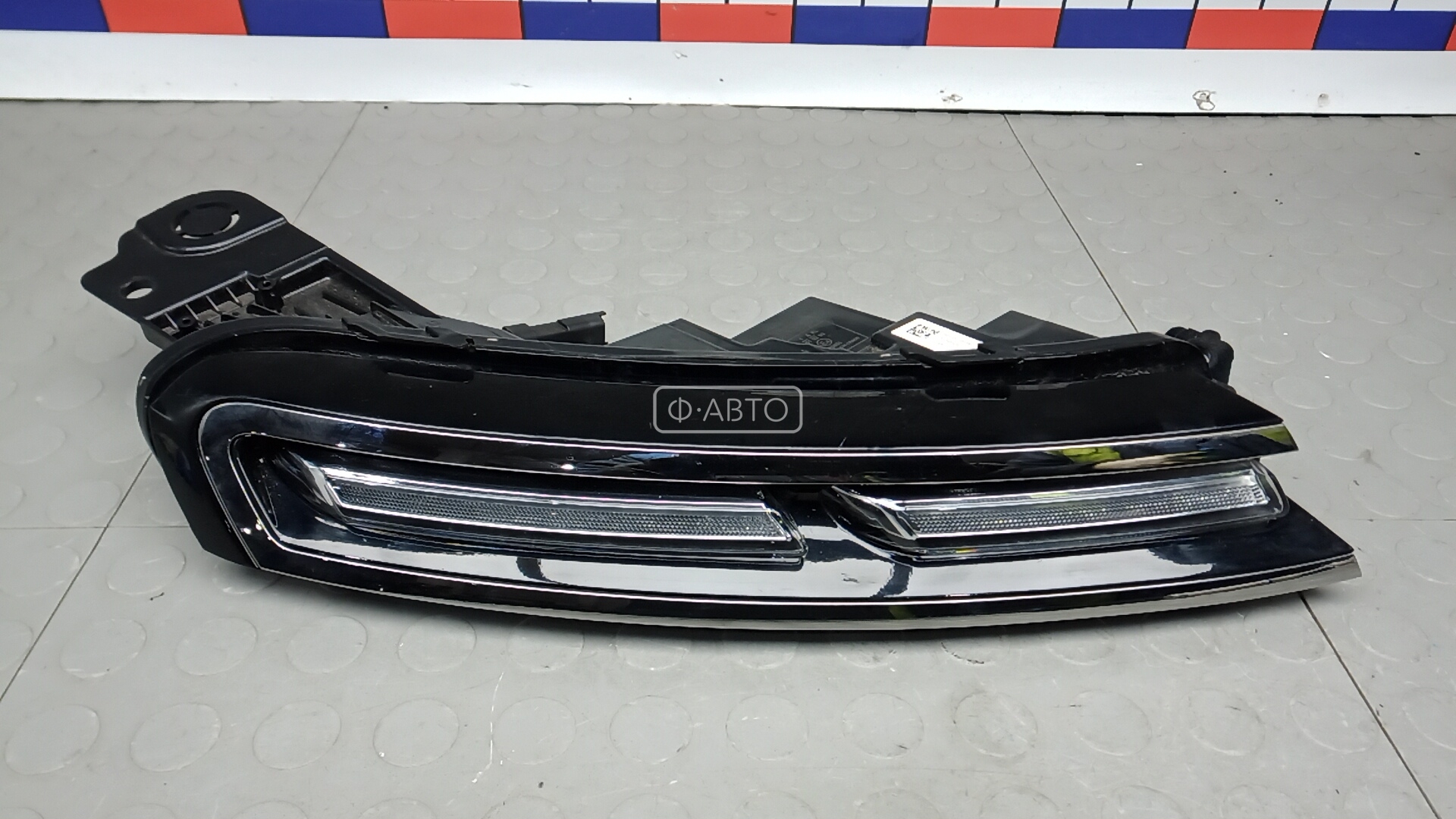 Фара галогенная правая передняя