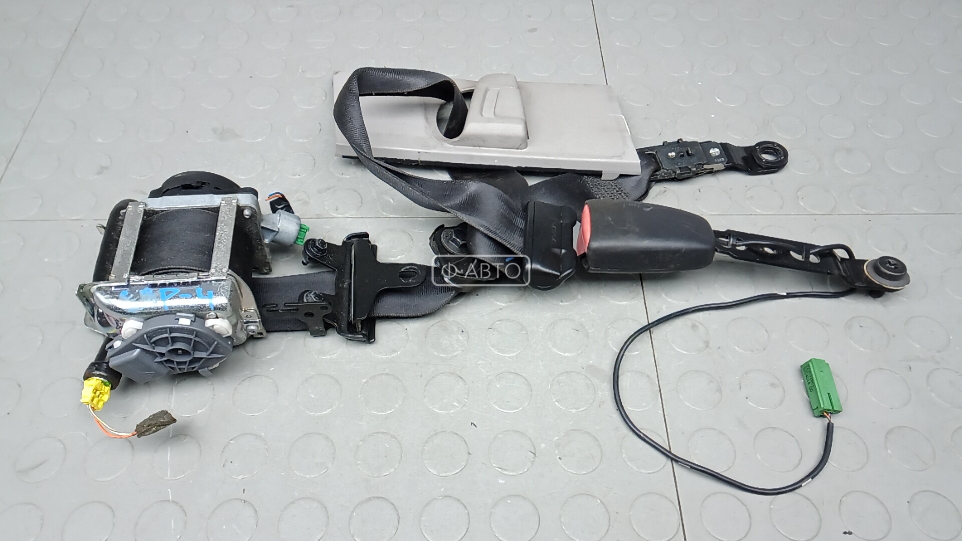 Ремень безопасности с пиропатроном сиденья переднего