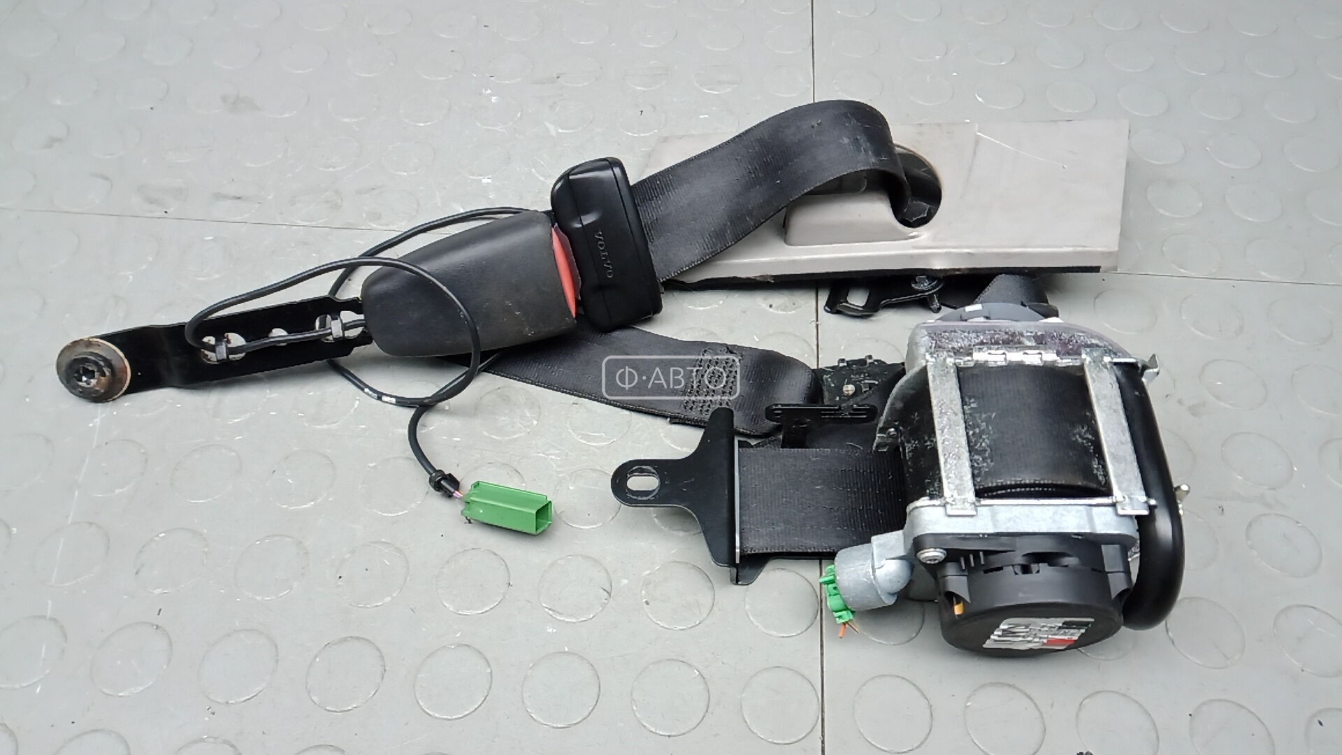 Ремень безопасности с пиропатроном сиденья переднего