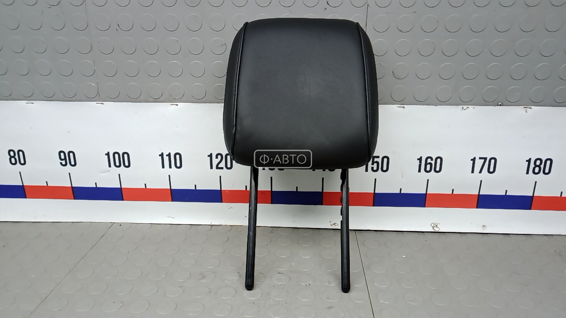 Подголовник передний