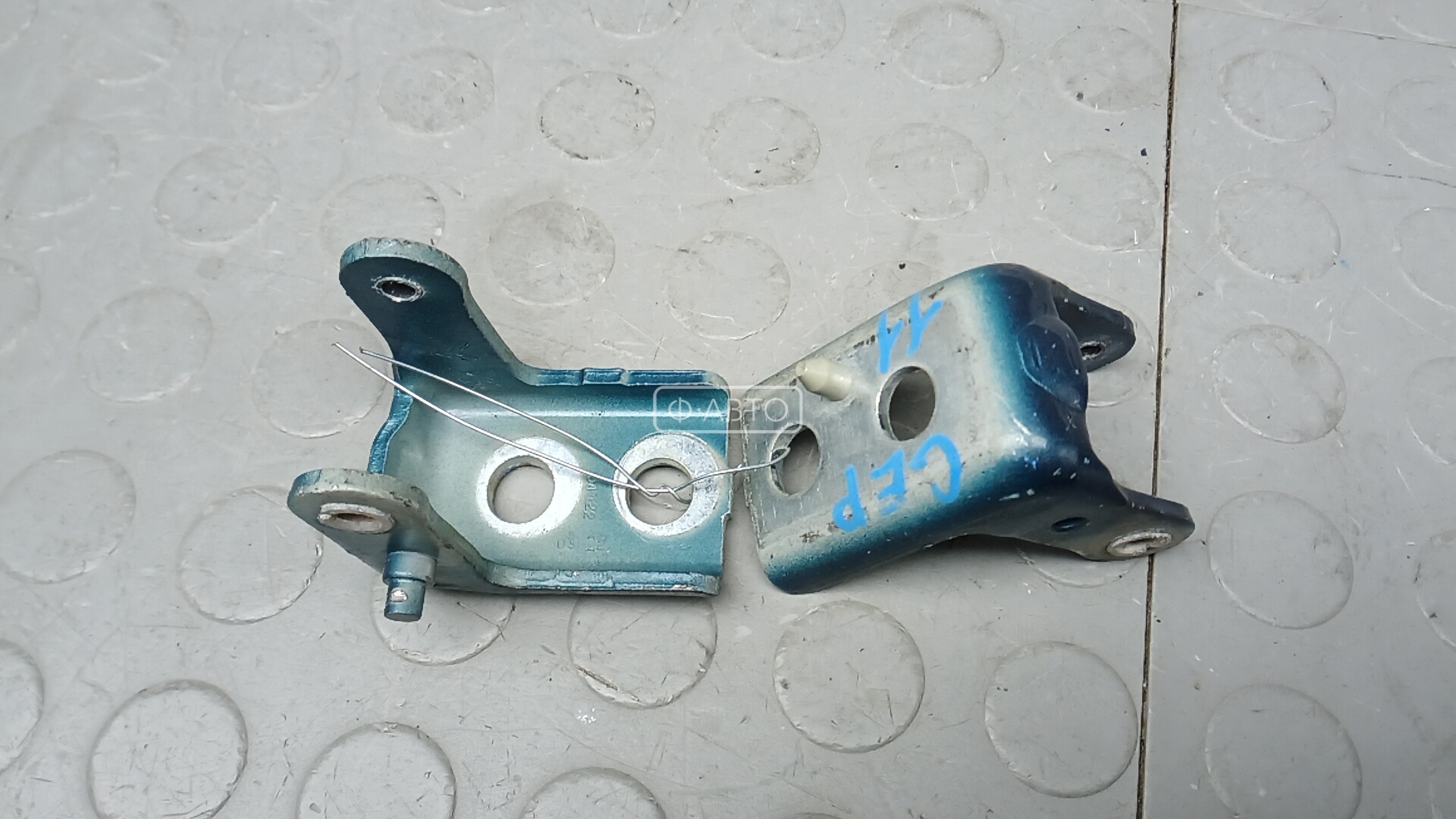 Петля передняя правая