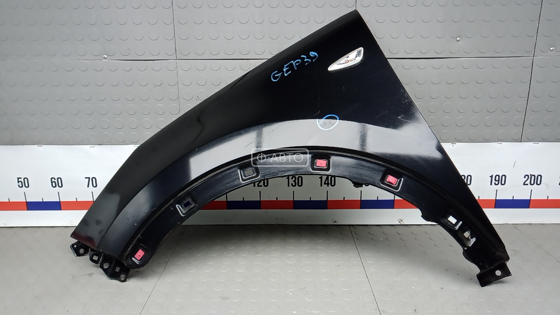 Крыло переднее левое