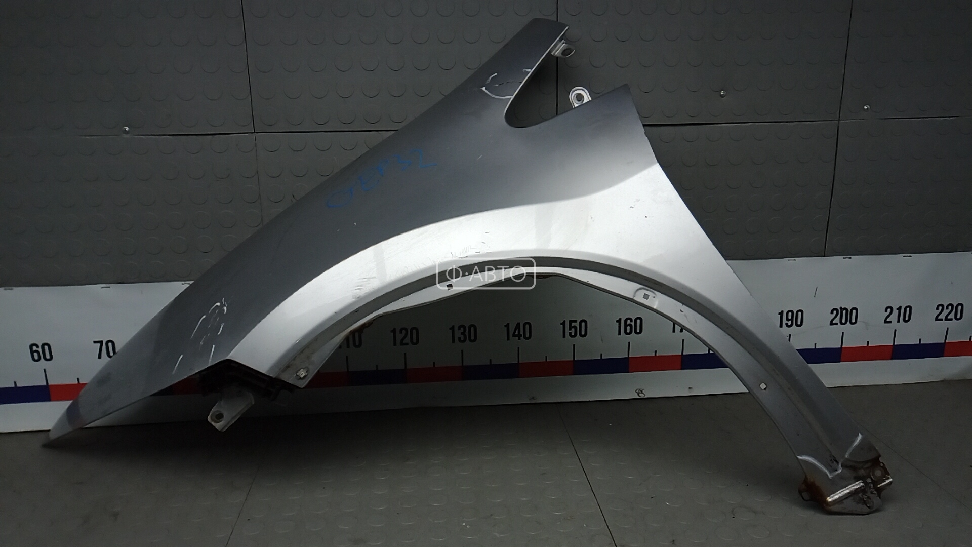 Крыло переднее левое