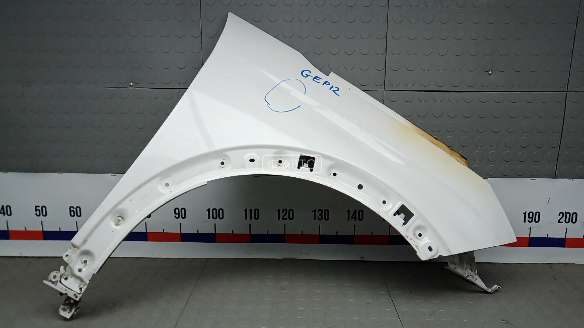 Крыло переднее правое