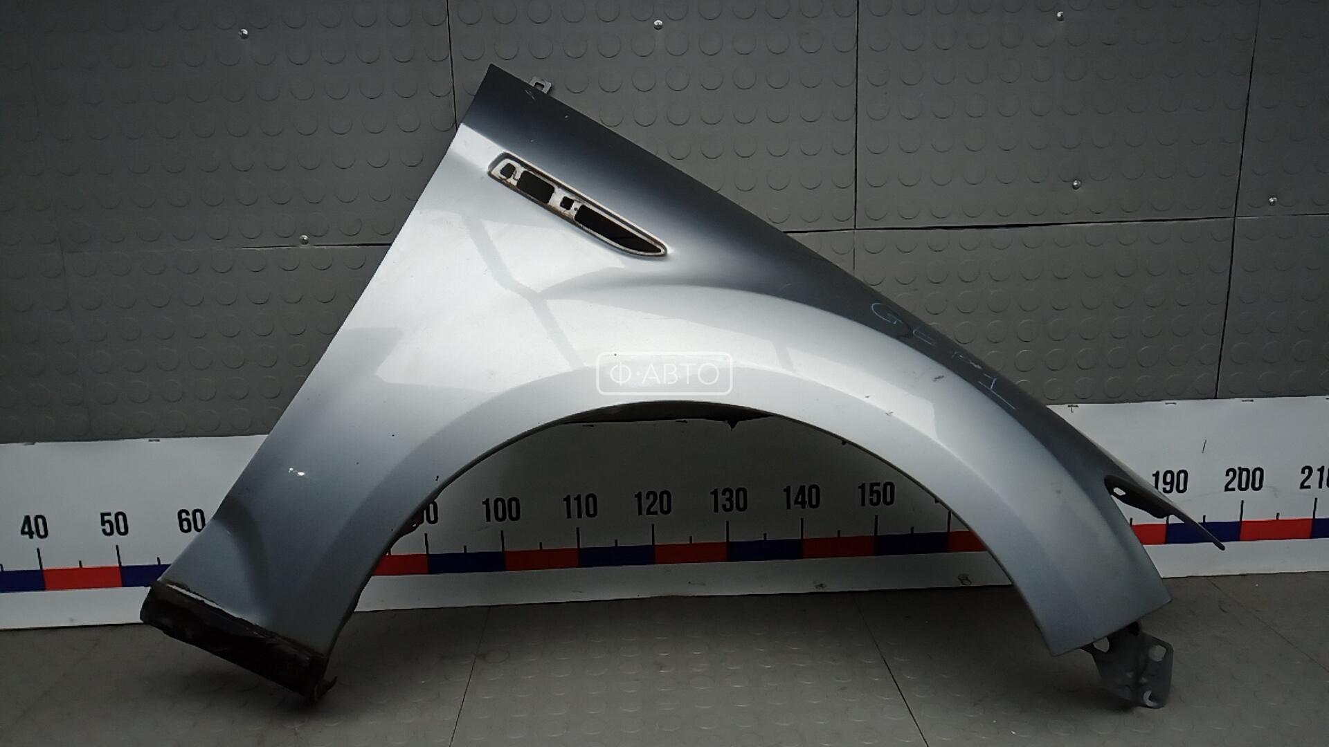 Крыло переднее правое