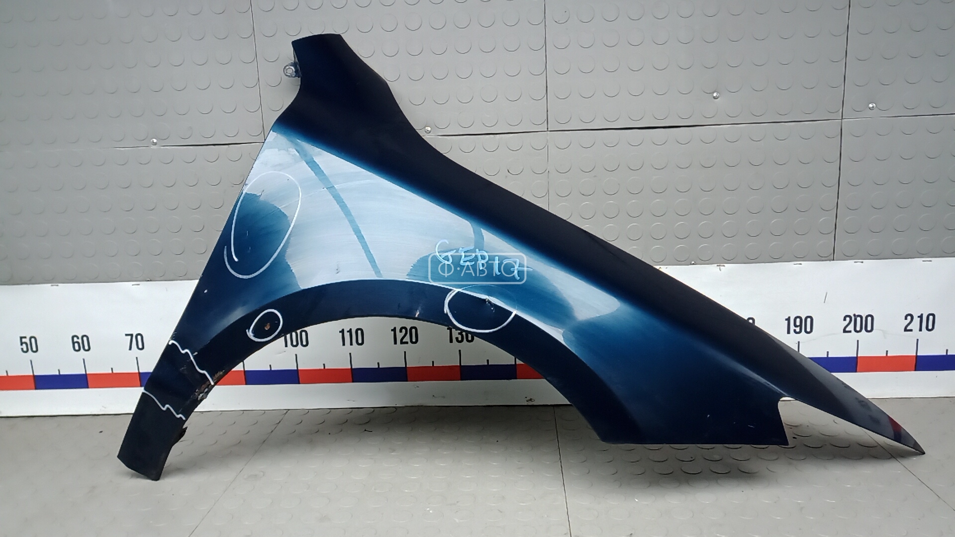 Крыло переднее правое