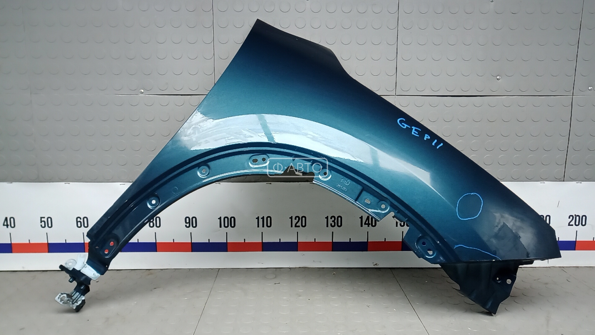 Крыло переднее правое