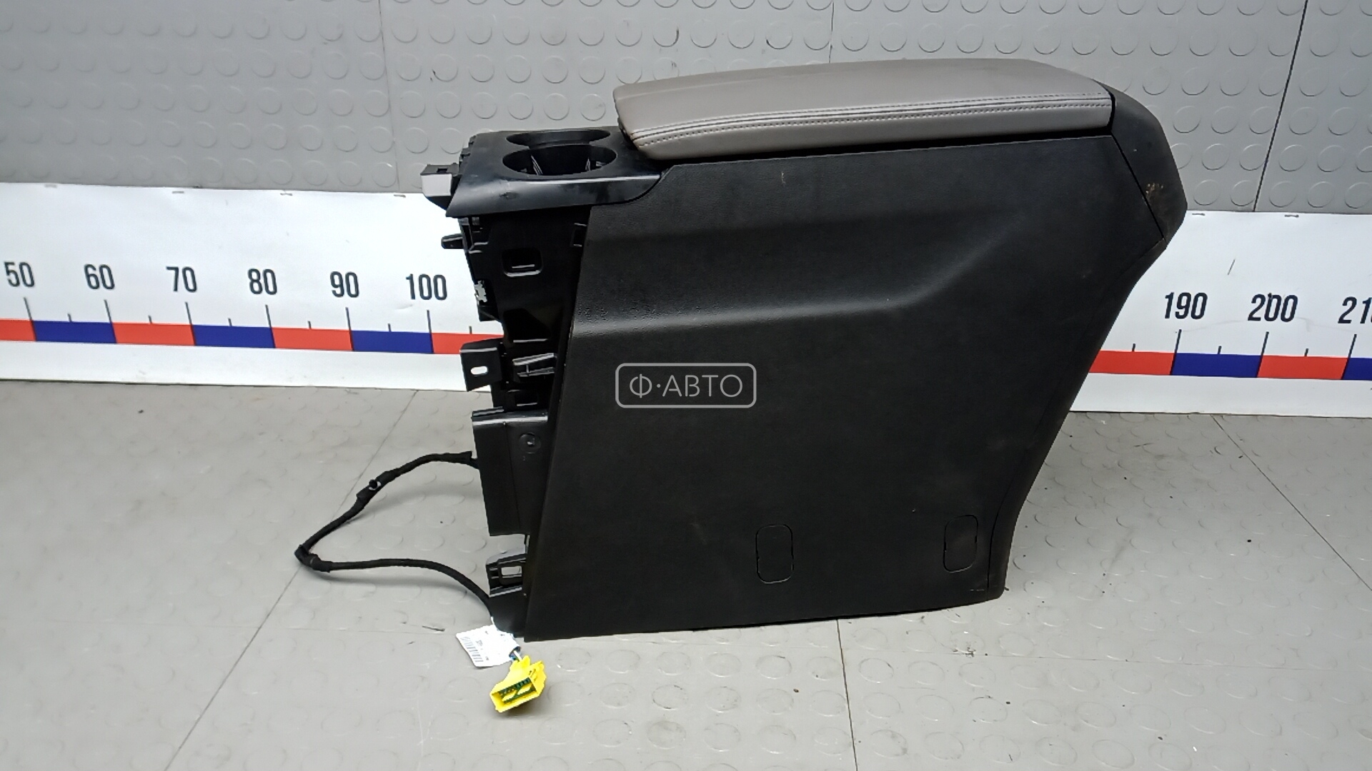 Подлокотник центральный