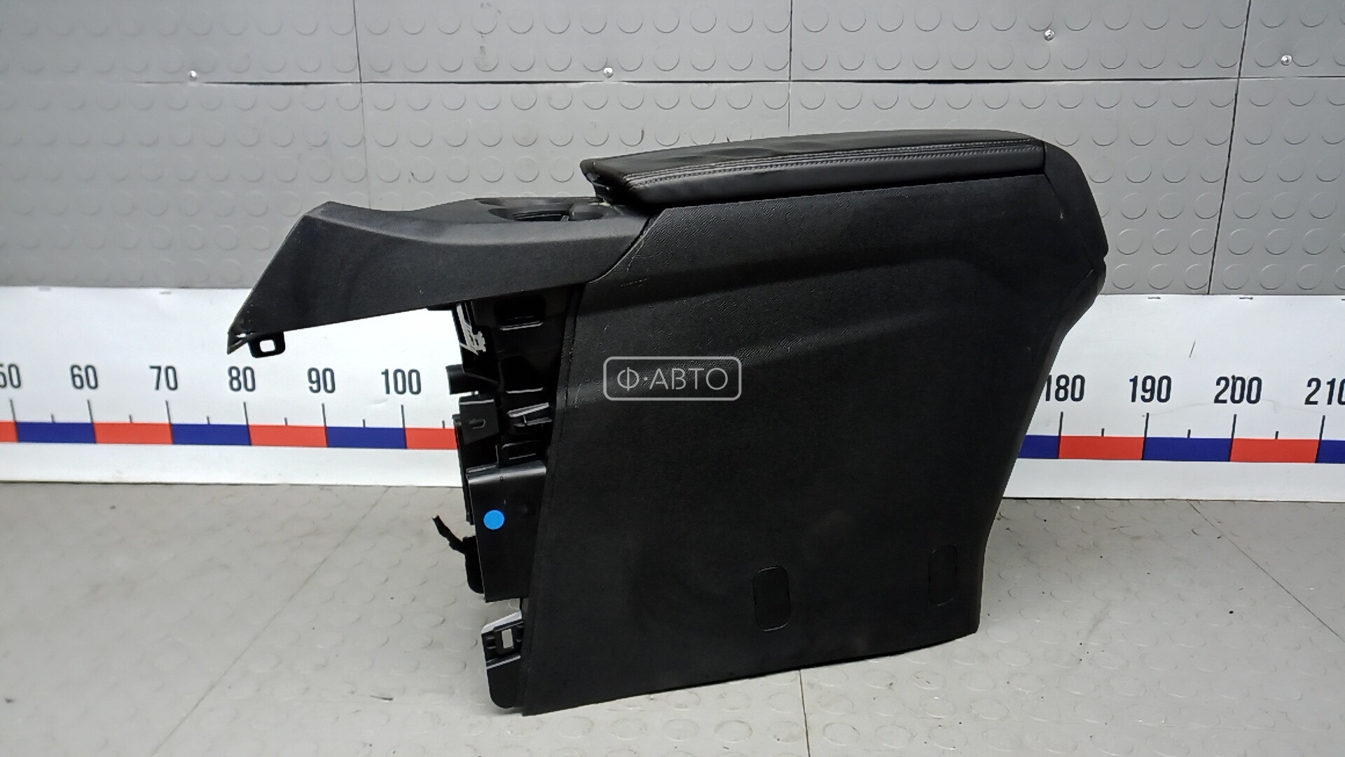 Подлокотник центральный