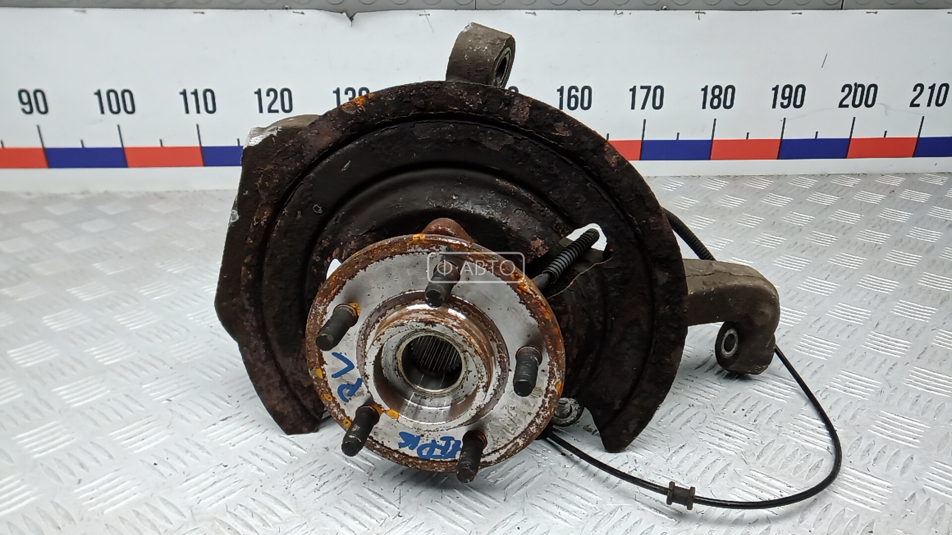 Ступица передняя левая