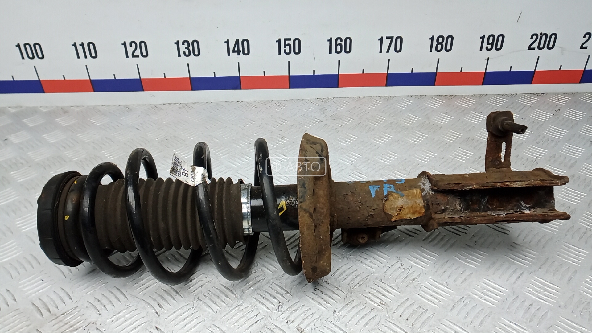 Стойка передняя правая