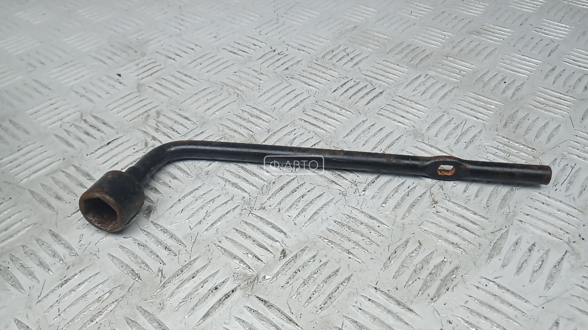 Ключ колесный