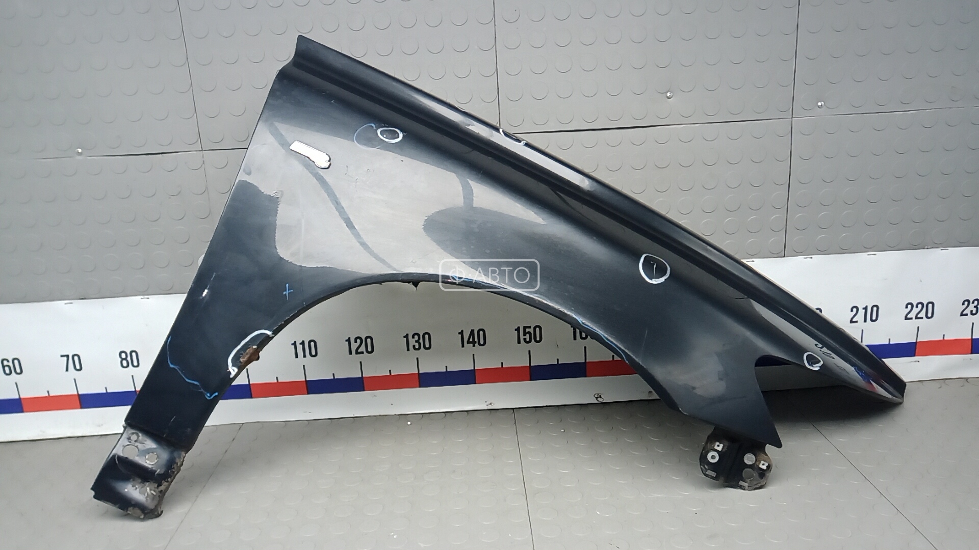 Крыло переднее правое