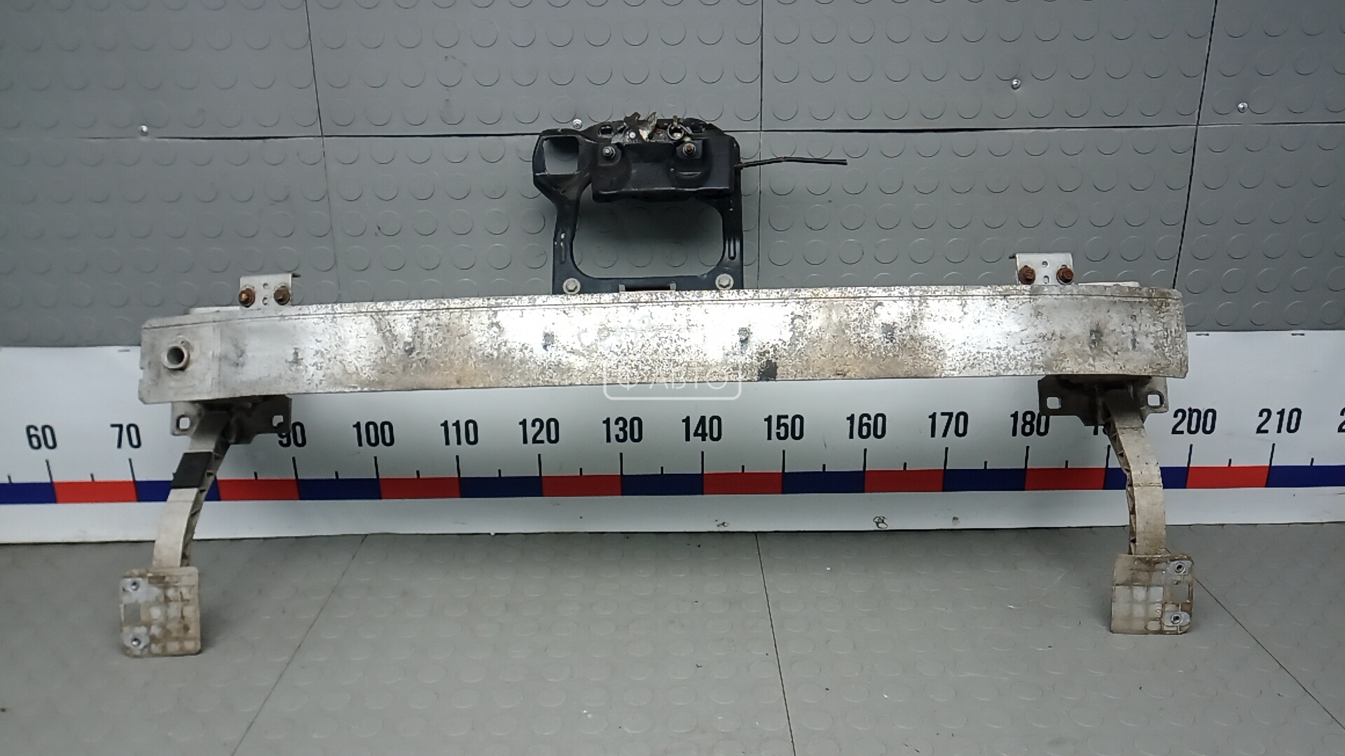 Усилитель бампера передний (кронштейн)