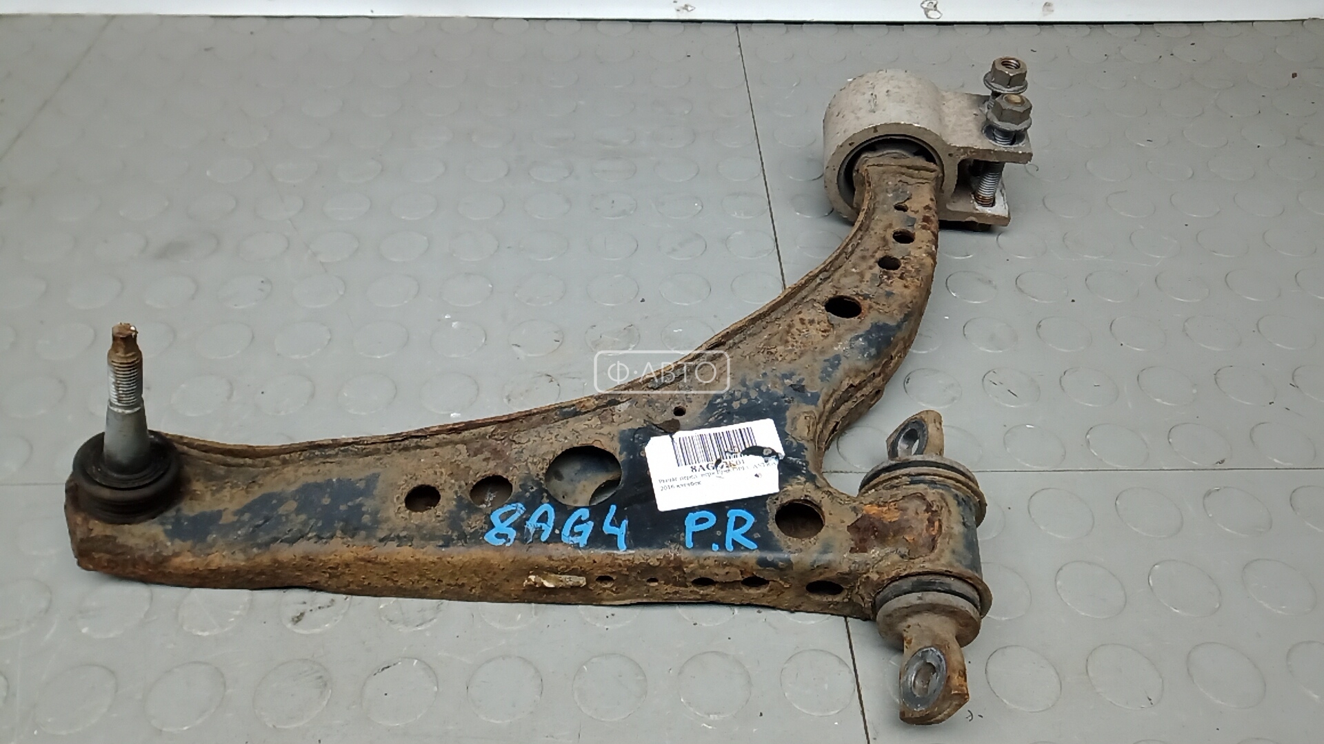 Рычаг передний верхний правый