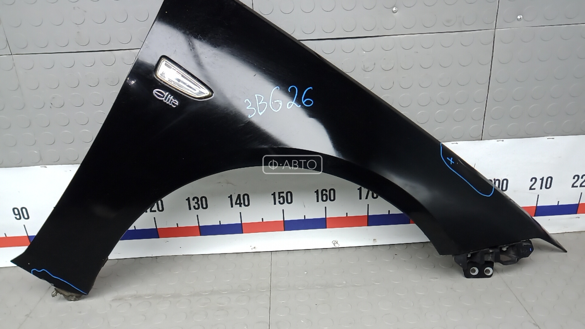 Крыло переднее правое