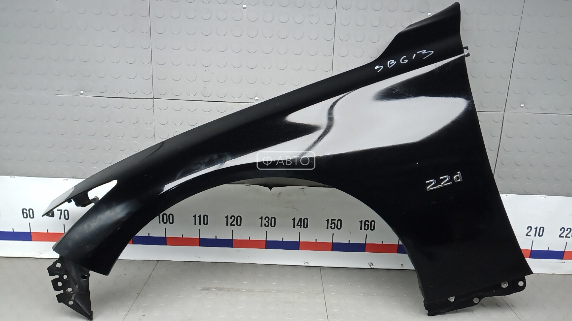 Крыло переднее левое