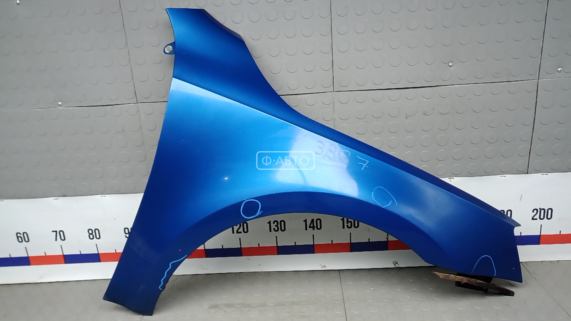 Крыло переднее правое