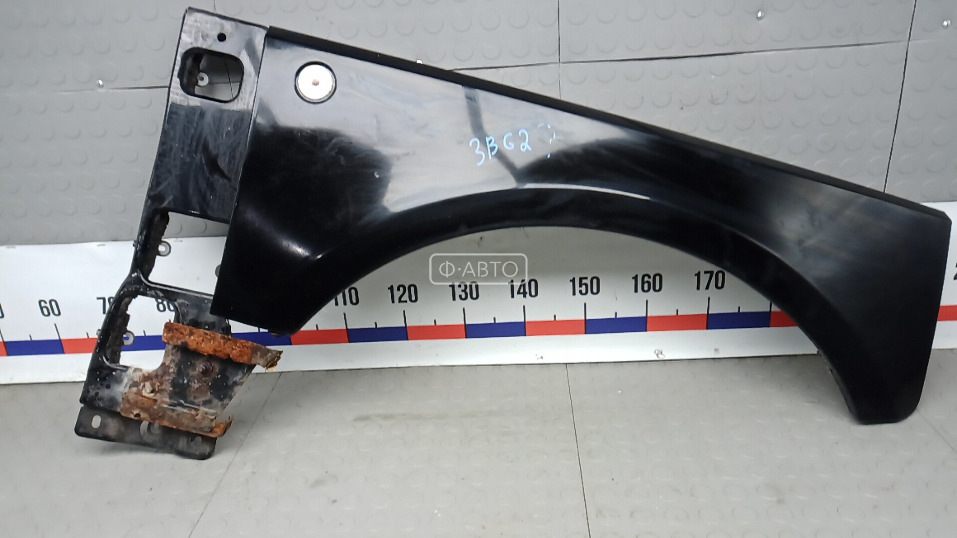 Крыло переднее правое