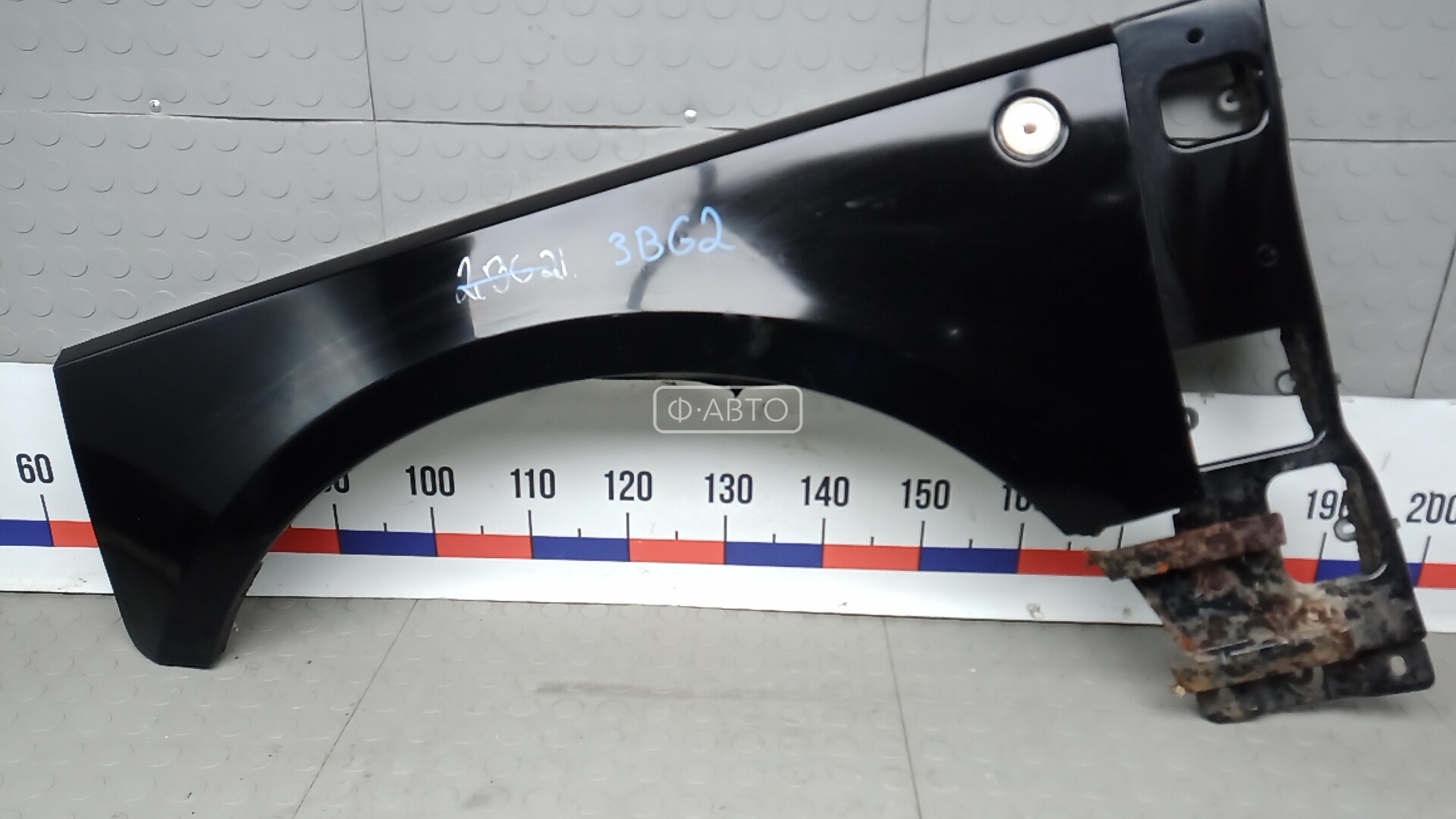 Крыло переднее левое