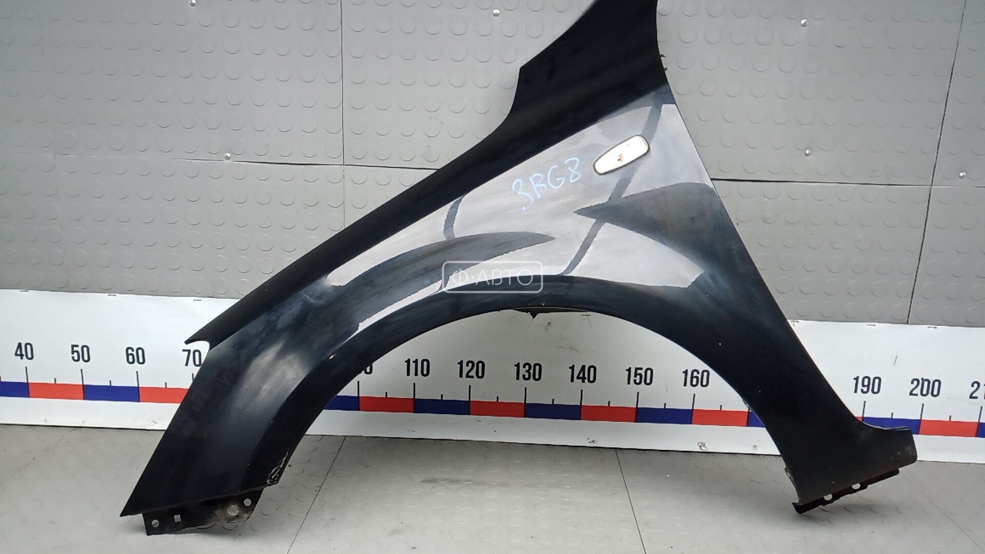 Крыло переднее левое