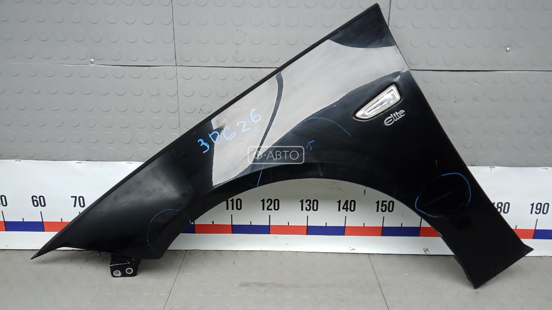 Крыло переднее левое